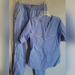 Jaanuu Scrub Set
